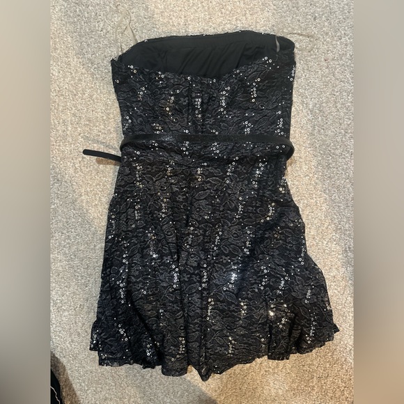 Love reign floral lace/sequin lined black/silver strapless dress w/ belt size xl - Picture 2 of 3